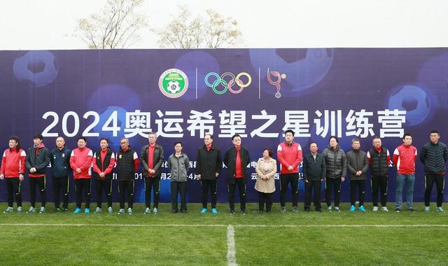 说着，叶辰又道：只要你这个叔叔，能够找到自卫队和苏家勾结的切实证据，就算没办法把苏若离抓回去，也能够代表警视厅，打一场漂亮的翻身仗了。